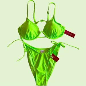 Juniors' Underwire Bikini Top